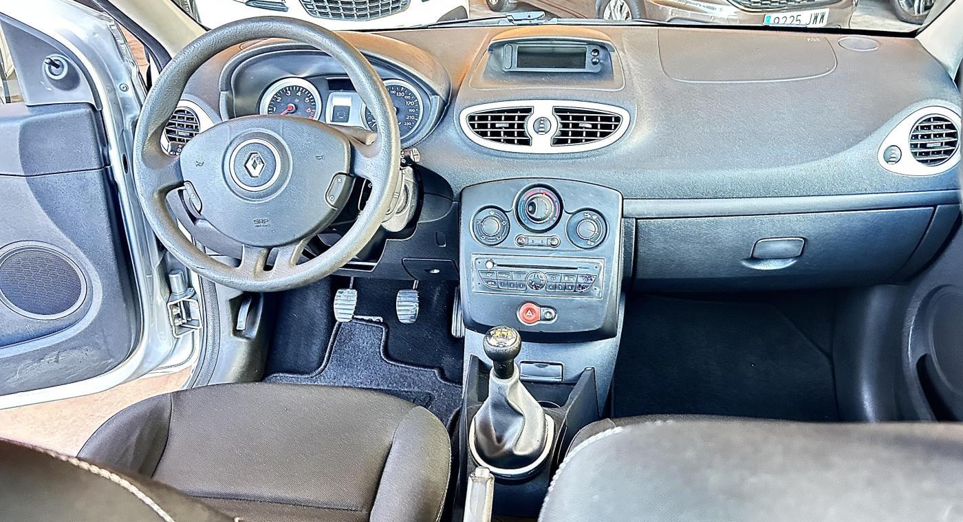 Renault Clio 1.2 i 75 cv